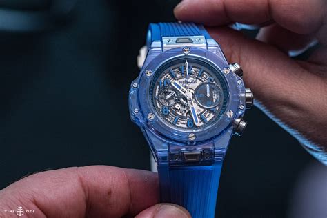 Hublot Big Bang Unico Blue Sapphire – Hands.